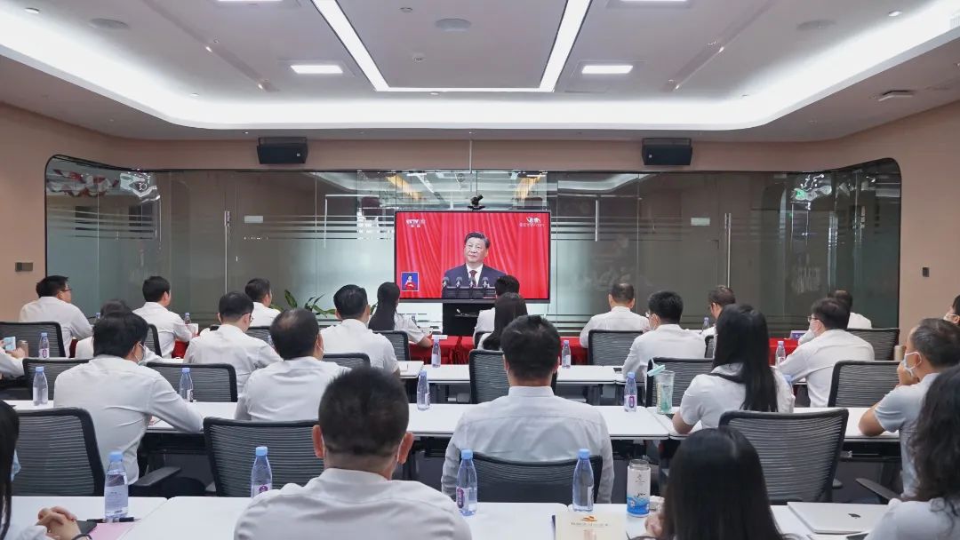 数字广西集团党员职工认真收看党的二十大开幕会