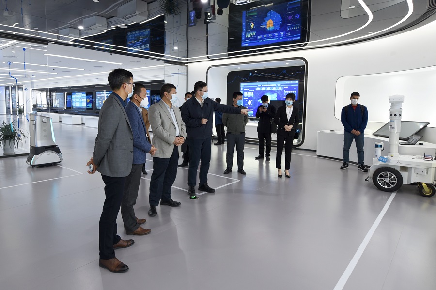 自治区政府发展研究中心副主任张洪石一行调研中国-东盟信息港云端智能创新产业研究院