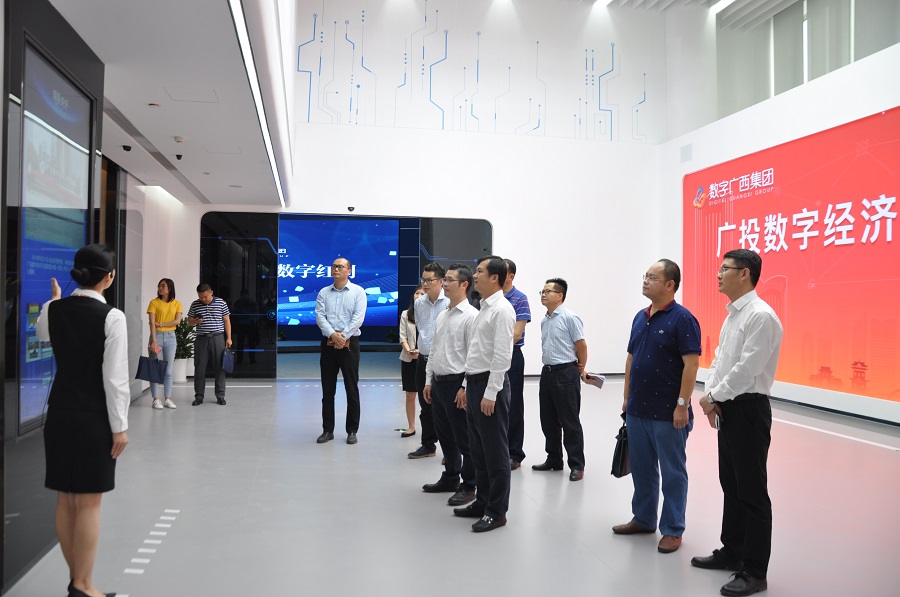 南宁市良庆区党委书记施杰一行到数字广西集团走访调研